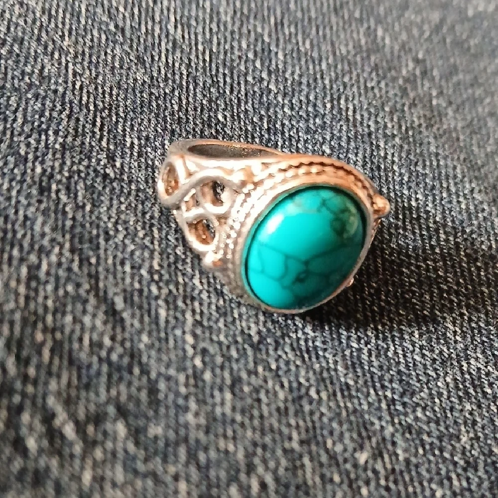 Blue and Silver Turquoise Ring with Classic Design